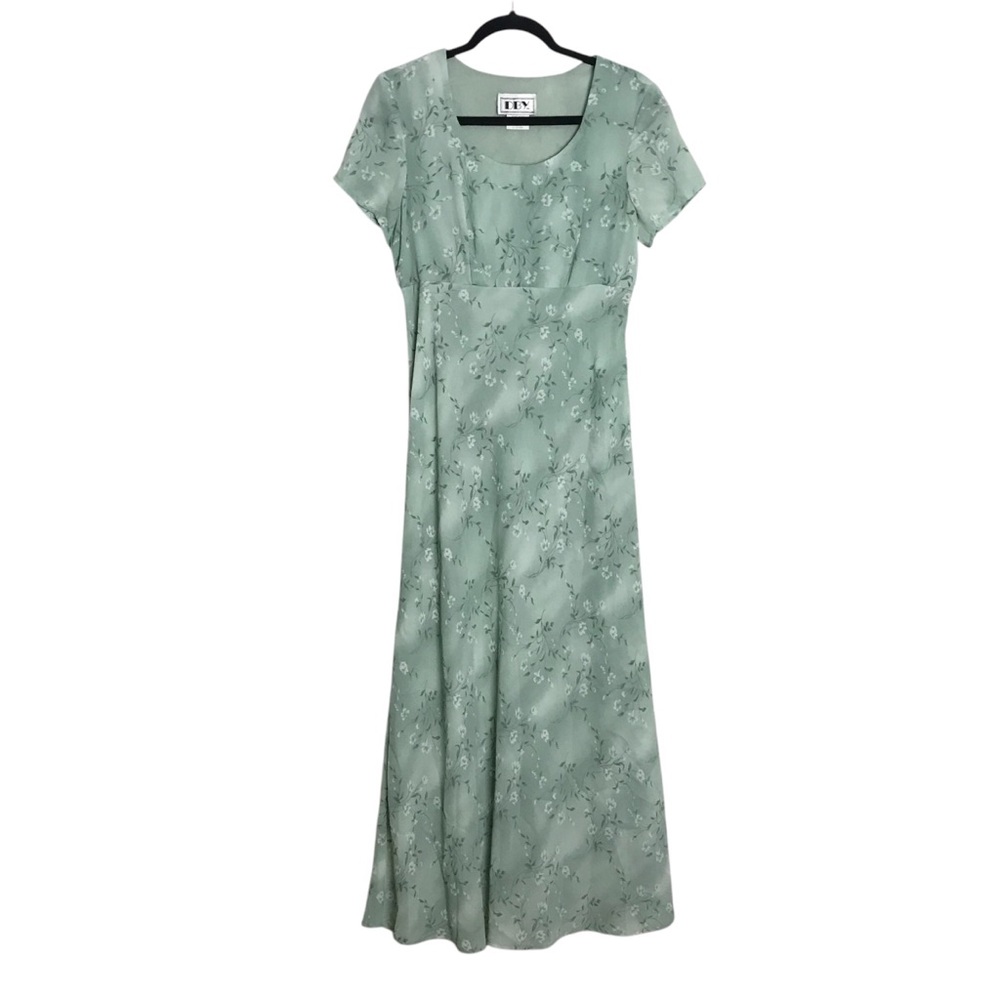 Chic Floral Midi Dress in Soft Green